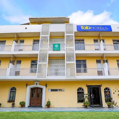 Fabhotel Aravali Suites Gurgáon Kültér fotó